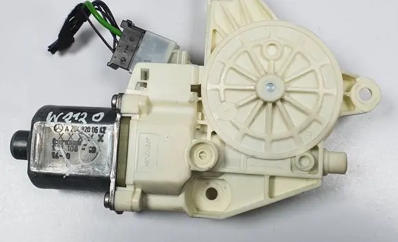 Opel Vectra C Rear door window regulator motor A2048200642