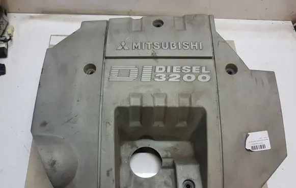 Mitsubishi Pajero Engine cover (trim) ME190559