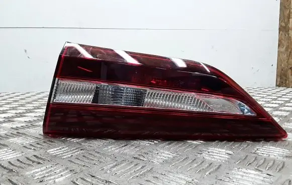 Tailgate rear/tail lights