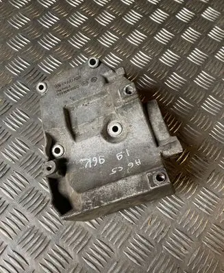 Audi A6 S6 C5 4B A/C compressor mount bracket 038260885C