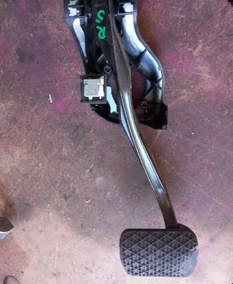 Mercedes-Benz C W204 Brake pedal 204290021 113123075400