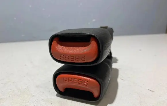 Jeep Grand Cherokee (WJ) Rear seatbelt buckle 55116457AB 2PI165164 1N28318