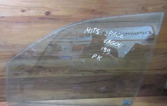 Mitsubishi Space Wagon Front door window glass four-door