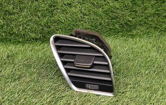 Audi A4 S4 B8 8K Dashboard side air vent grill/cover trim 8T1820902C