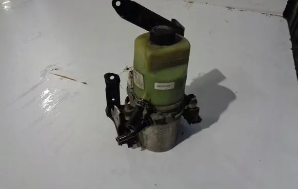 Ford Focus Power steering pump 4M513K514CC