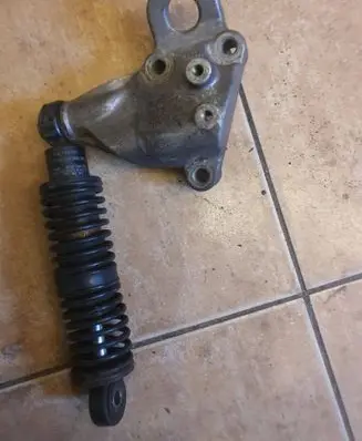 Engine mounting bracket