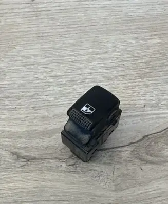 Hyundai Tucson JM Electric window control switch
