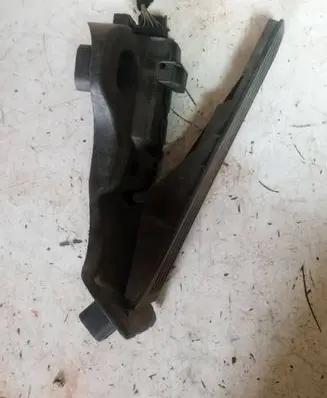 Volkswagen PASSAT B6 Accelerator throttle pedal 1K1721503L 6PV00860000