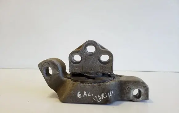 Opel Grandland X Engine mount bracket 9821256080