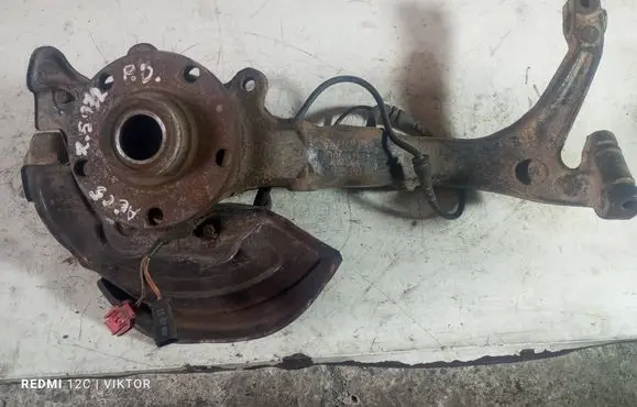 Audi A6 S6 C5 4B Front wheel hub spindle knuckle 8D0407258AM