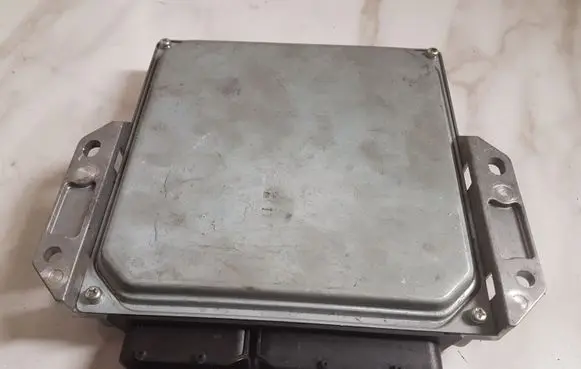 Nissan X-Trail T30 Engine control unit/module ECU 23710EQ44A 5800295