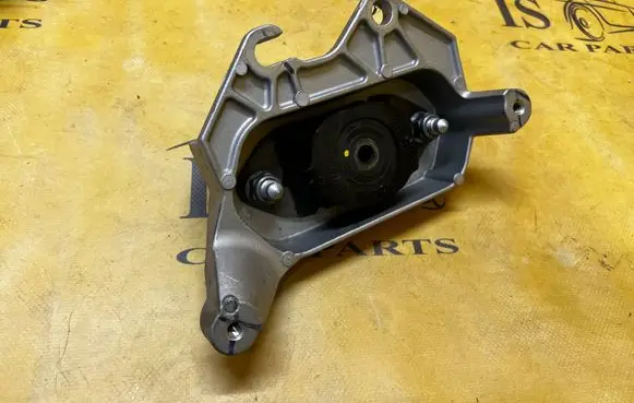 Dacia Sandero III Gearbox mounting bracket 112535643R 112205217R 112202847R