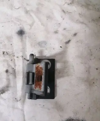 Volvo XC90 Front door lower hinge 