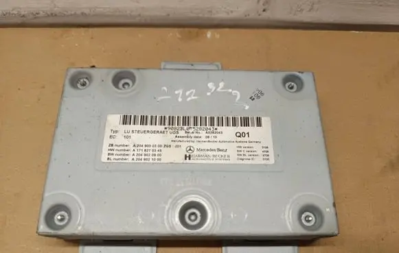 Mercedes-Benz E W212 Head unit multimedia control A2049000300 A2049021900