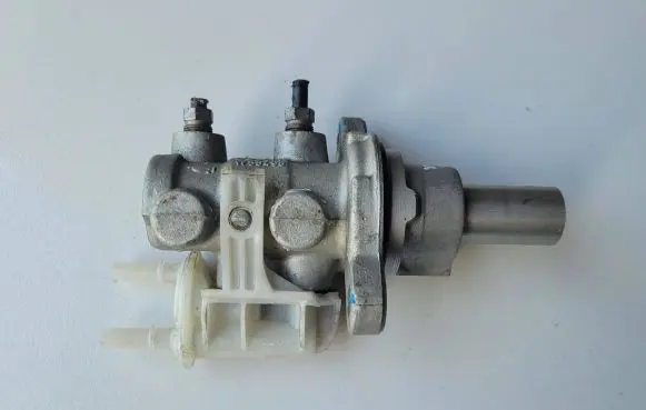 Fiat 500X Master brake cylinder 0204254463 02034563 08103A640