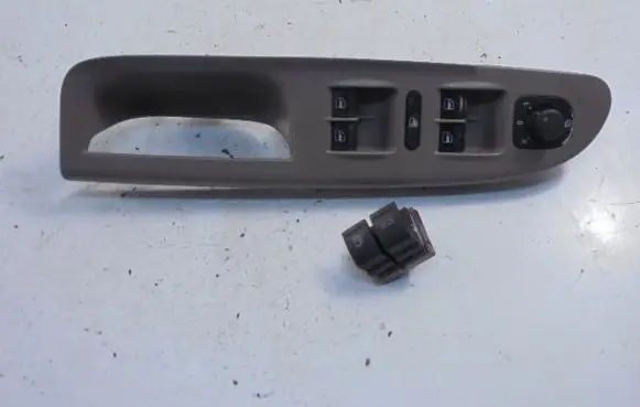 Volkswagen PASSAT B6 Electric window control switch 3C1867171B
