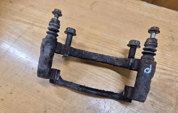 Dodge Nitro Front Brake Caliper Pad/Carrier 
