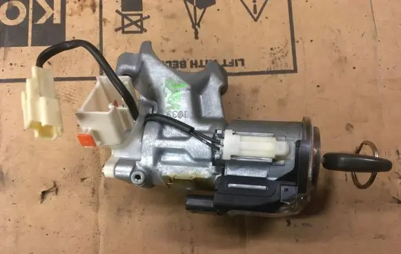 Toyota Avensis Verso Ignition lock contact 