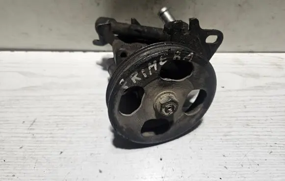 Nissan Sunny Power steering pump Y08
