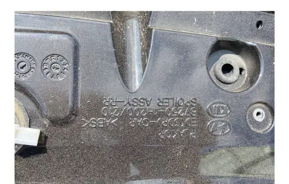 Tailgate/trunk spoiler