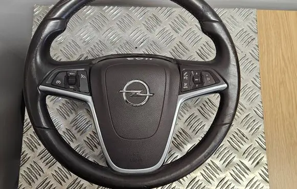 Opel Insignia A Steering wheel 6091702 13316548 13270402