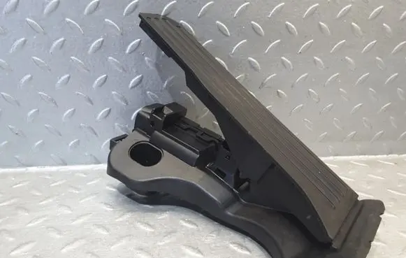 Volkswagen Jetta VI Accelerator throttle pedal 1K1721503AH 6PV93410000