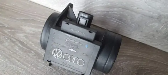 Volkswagen PASSAT B5 Mass air flow meter 074906461