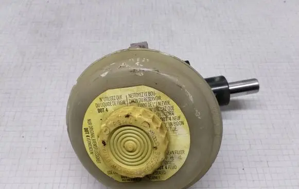Audi A6 S6 C4 4A Master brake cylinder