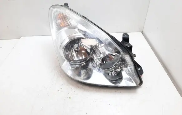 Toyota Corolla Verso AR10 Headlight/headlamp P7105R