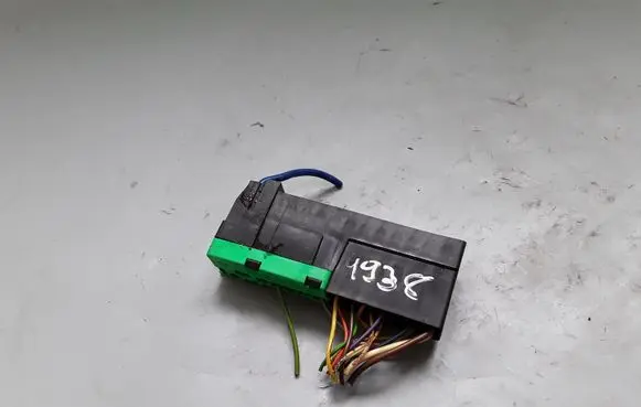Peugeot 5008 Fuse module 9627791880