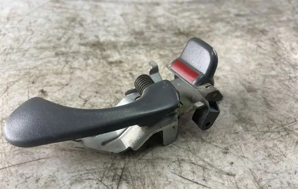 Mitsubishi Pajero Sport I Front door interior handle