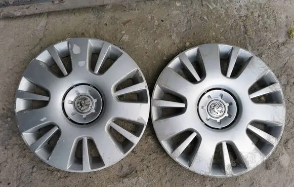 Vauxhall Astra H R16 wheel hub/cap/trim 13242076
