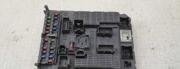 Citroen C5 Fuse module 9637466180