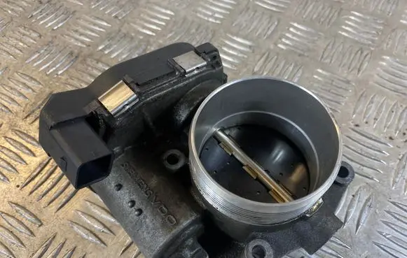 BMW X5 E70 Throttle valve 7555944 2057602200 A2C53374893