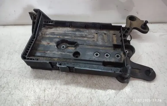 Volkswagen Golf VII Battery tray 