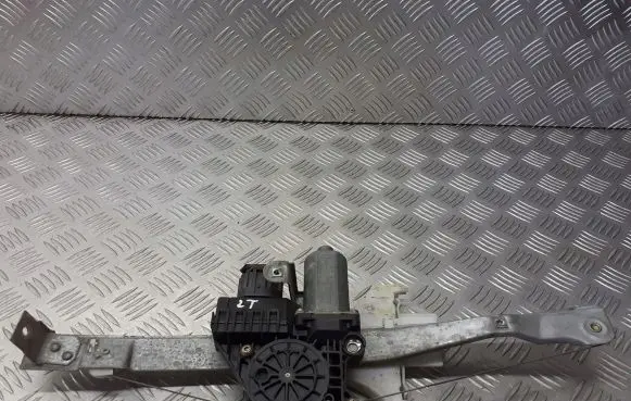 Ford Mondeo Mk III Front door electric window regulator 0130821773