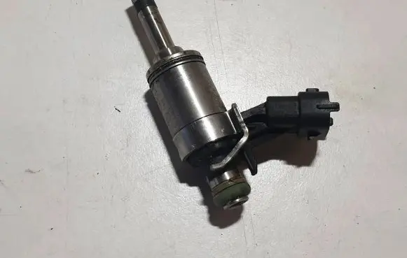 Ford Fusion II Fuel injector 0051320