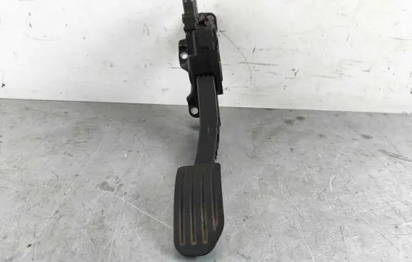 Volvo V70 Accelerator throttle pedal 6g929f836ad