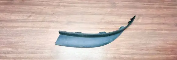 Front bumper lip