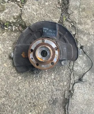 Volvo V70 Front wheel hub