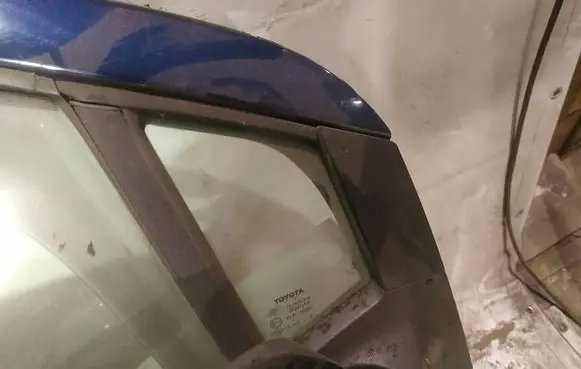 Toyota Yaris Front door vent window glass four-door AS2