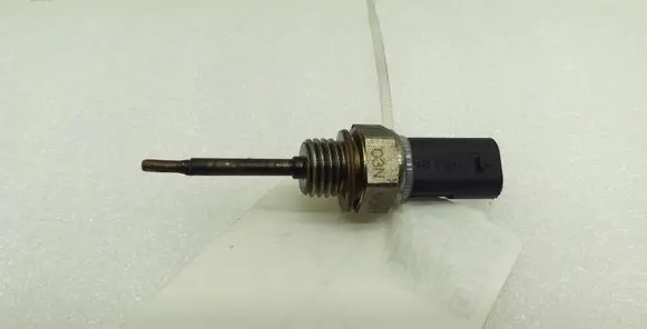 Volkswagen Golf VII Intake air temperature sensor 03N906081A