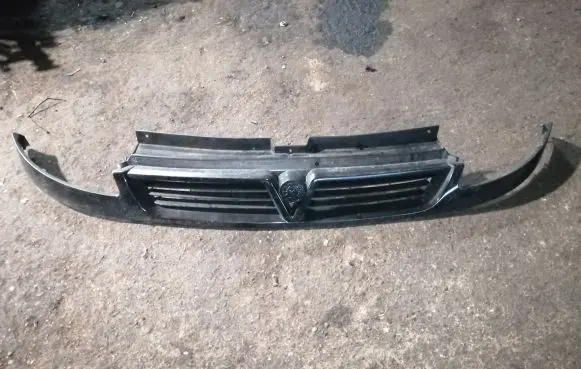 Renault Trafic II (X83) Front bumper upper radiator grill