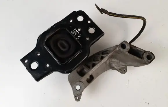 Nissan Qashqai Engine mount bracket