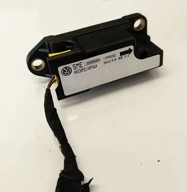 Volkswagen PASSAT B5 Airbag deployment crash/impact sensor 1J0909606N
