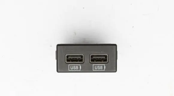 Jeep Grand Cherokee USB socket connector 68145567AA