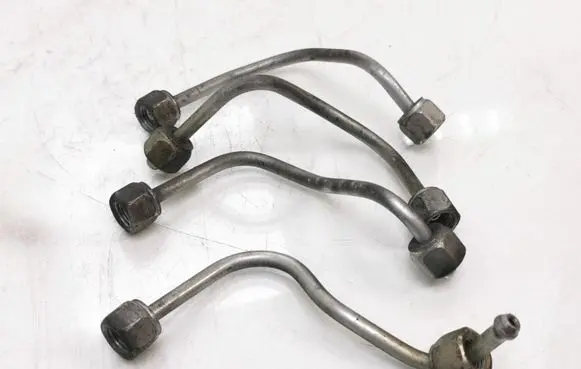 Fuel injector supply line/pipe