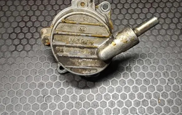 Mercedes-Benz Sprinter W901 W902 W903 W904 Vacuum pump A6112300265