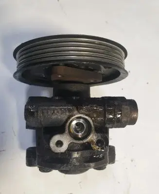 Volkswagen PASSAT B5 Power steering pump 3D0145177