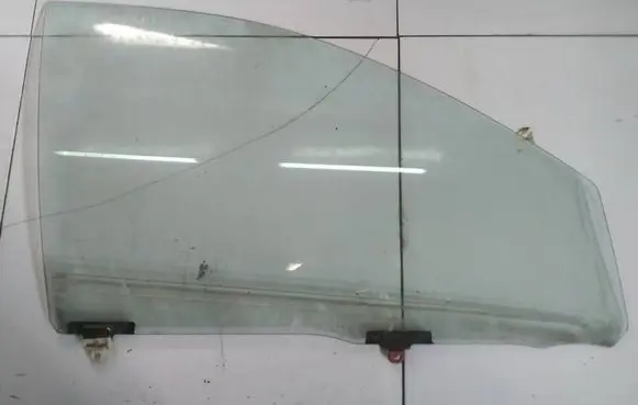 Toyota Yaris Front door window glass four-door AS2